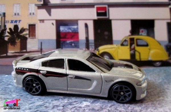 15-dodge-charger-srt-muscle-mania-hot-wheels-1-64