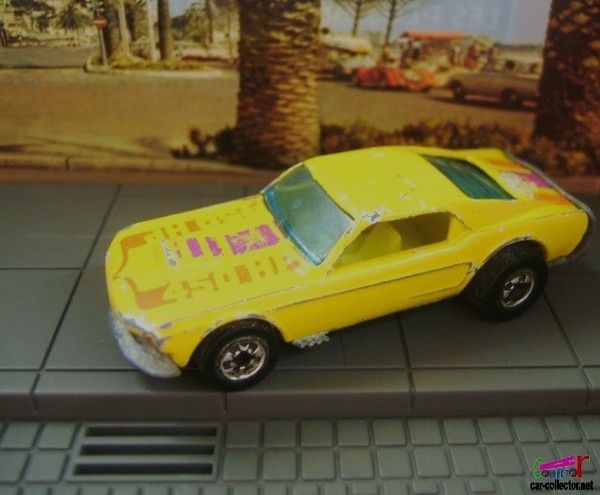 ford-mustang-stocker-flying-colors-series-hot-wheels-1983