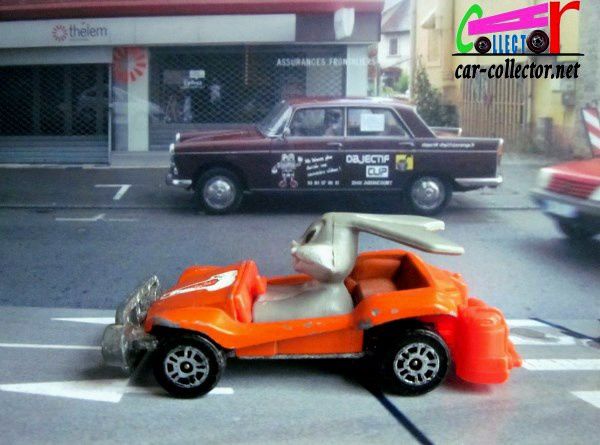 bugs-bunny-dans-son-buggy-corgi