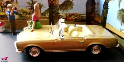 diorama-mercedes-280-sl-scene-le-festival-de-cannes-la-route-bleue-rn7-altaya