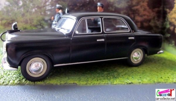 diorama-peugeot-403-1951-scene-controle-de-vitesse-gendarmerie-police-saint-pierre-le-moutier-moulins-rn7-altaya