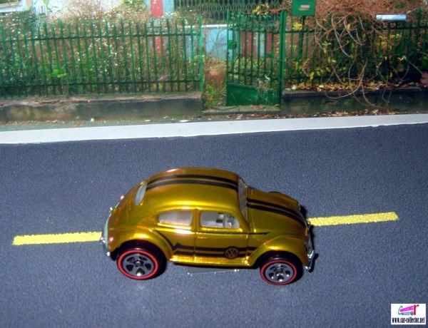 volkswagen-beetle-vw-bug-vw-cox-hot-weels-1-64-serie-classics-numero-1-2005