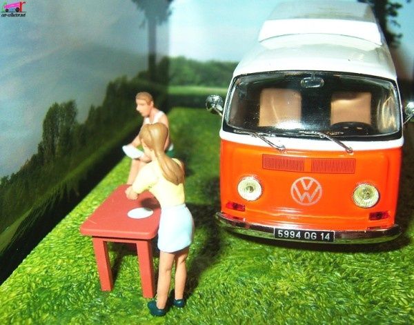 FASCICULE N°36 DIORAMA VOLKSWAGEN COMBI CAMPING-CAR - RN7 LA ROUTE BLEUE.