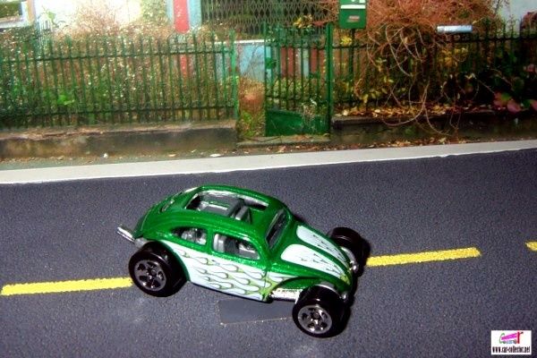 custom-volkswagen-beetle-green-hot-wheels-2009-121-heat-fleet-series