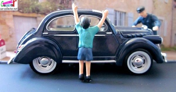 diorama(-panhard-dyna-x-le-lavage-de-voiture-etape-montbard-dijon-la-route-bleue-altaya-rn7