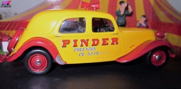 diorama-citroen-traction-avant-scene-le-cirque-pinder-rn9-beziers-col-du-perthus-rn7-altaya