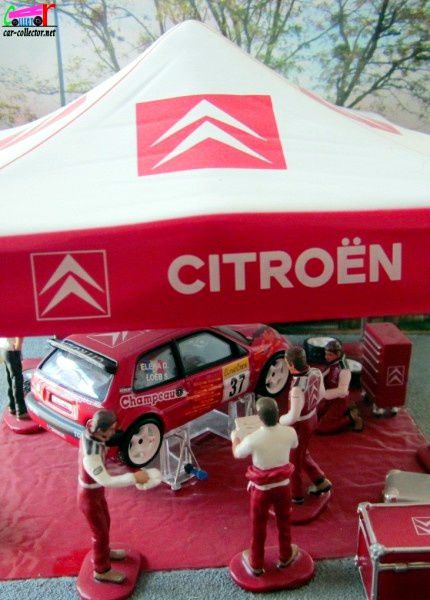 diorama-stand-citroen-saxo-super-1600-2001-sebastien-loeb-rallye-monte-carlo-cadeau-abonnes-altaya