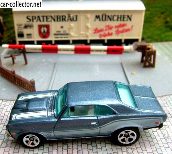 68-chevy-nova-hot-wheels-chevrolet-nova-1968-2004-005