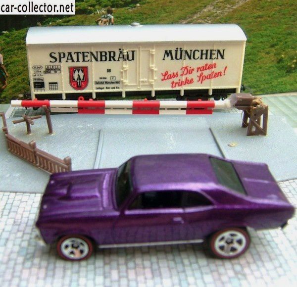 68-chevy-nova-purple-hot-wheels-chevrolet-nova-1968-red-lines-series-2006-098