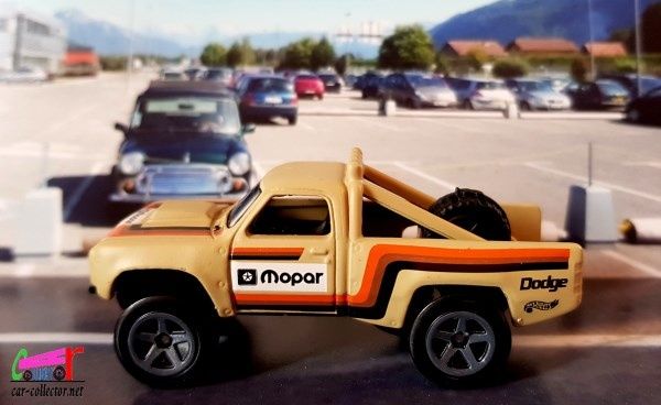 87-dodge-d100-hot-wheels-1-64-2019-064-baja-blazers-series-dodge-pick-up-d-100-1987
