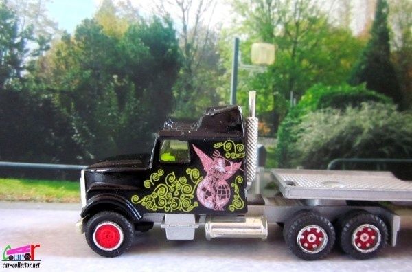 kenworth-transporteur-hors-bord-un-echappement-majorette