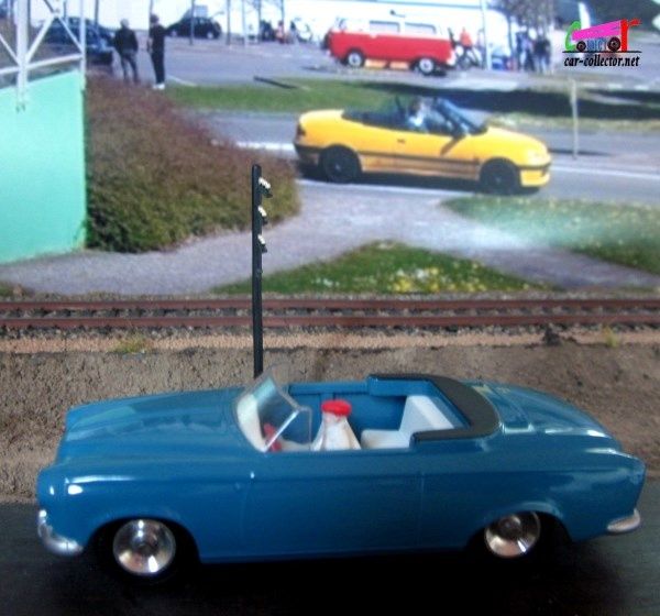 cabriolet-peugeot-403-1959-bleue-avec-chauffeur-reedition-solido-serie-100-montbeliard