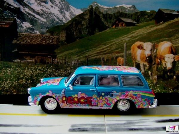 volkswagen-1600-squareback-wagon-hippie-line-maisto-1-24-love-and-peace-hippy