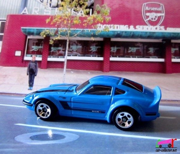 nissan-fairlady-z-blue-nissan-series-hot-wheels-1-64-2019-054