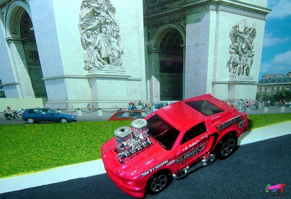 1968-mustang-tooned-pink-2006-128-mainline-hot-wheels-1-64