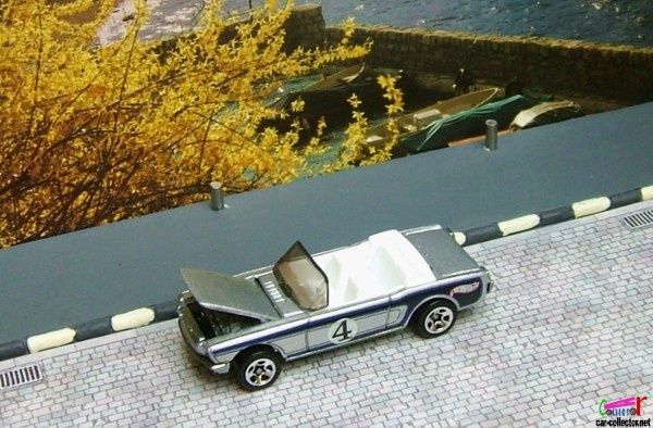 65-mustang-convertible-2002-147-hot-wheels-ford-mustang-cabriolet-1965