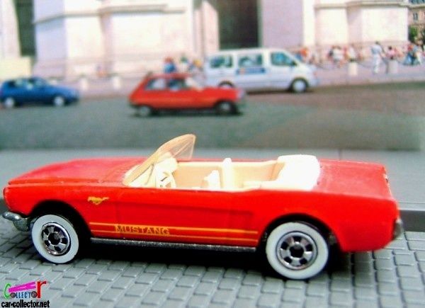 65-mustang-convertible-collector-162-1990-hot-wheels-ford-mustang-cabriolet-1965-1-64