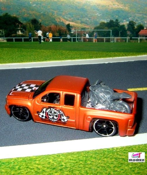 2007-chevy-silverado-serie-garage-2010-078-chevrolet-silverado-pick-up-hot-wheels