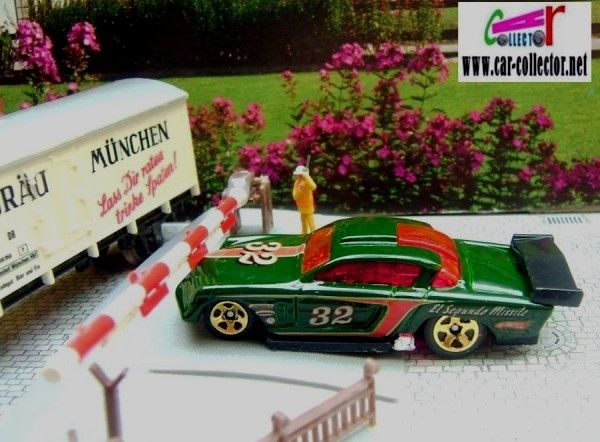 at-a-tude-studebaker-commander-starliner-1953-2009-165-modified-rides-hot-wheels-1-64