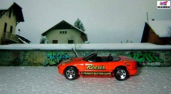 mazda-mx5-miata-convertible-collector-741-1998-sugar-rush-hot-wheels-1-64-peanuts-butter-cups
