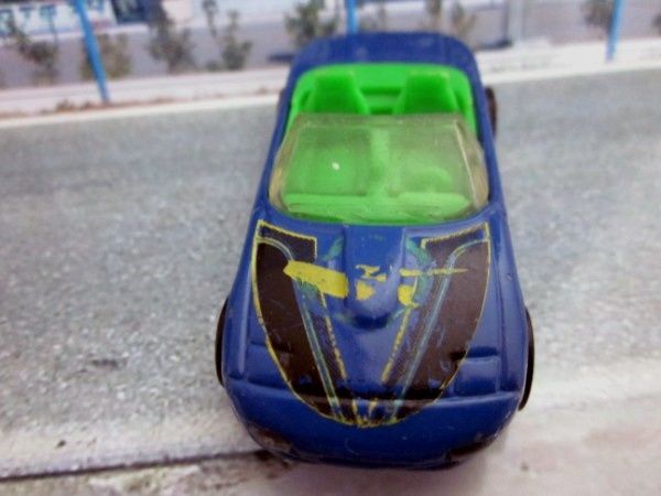 MAZDA MX-5 MIATA CABRIOLET HOT WHEELS 1/64.