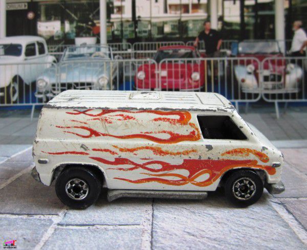 super-van-white-1980-hot-wheels