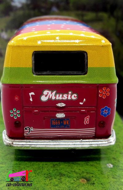 vw-combi-t1-woodstock-1969-norev-1-43-hippies-love-and-peace
