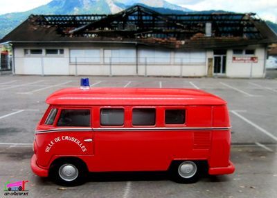vw-combi-pompiers-ville-de-cruseilles-corgi-heritage-1-50-volkswagen-combi-pompiers-haute-savoie