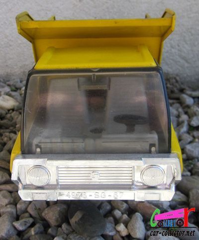 camion-benne-chantier-goliath-joustra-jaune-longueur-60cm
