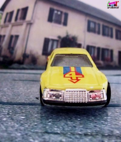 thunderburner-ford-thunderbird-stocker-color-racers-3-hot-wheels-1989