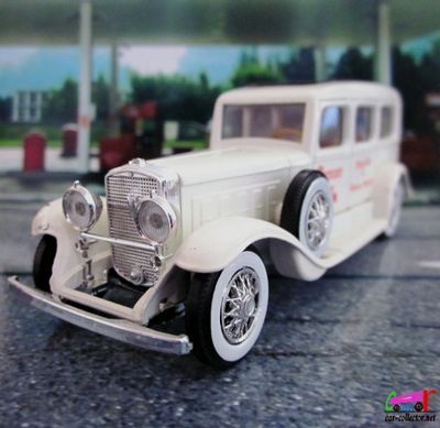 cadillac-v15-1931-ambulance-denver-solido-age-d-or