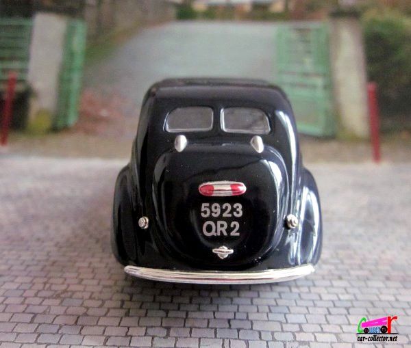peugeot-402b-noire-1939-norev-1-43-hachette-collection