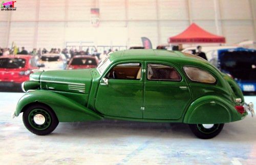 auto-berliet-dauphine-11cv-voitures-francaises-autrefois-hachette-collections