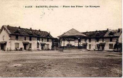 cpa-badevel-place-de-la-poste-avec-kiosque