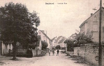 cpa-badevel-doubs-25-la-grande-rue-la-fraternelle