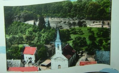cpa-badevel-doubs-25-environs-de-montbeliard-vue-generale-en-couleurs-clocher-du-temple