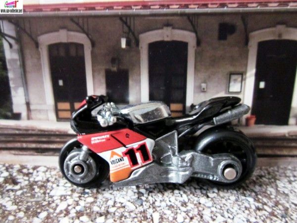 moto-ducati-1098r-thrill-racers-volcano-hot-wheels