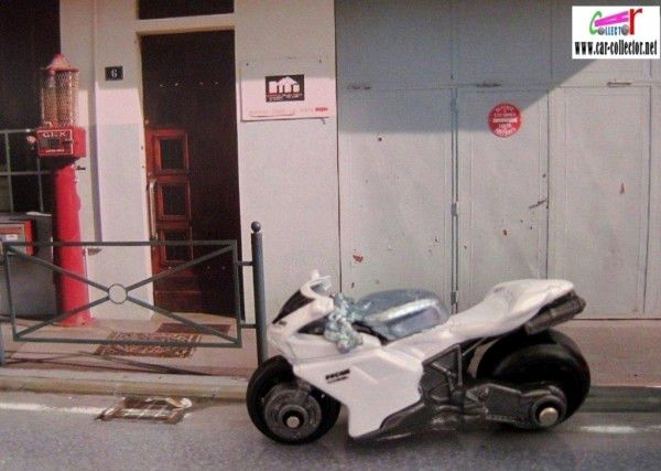 moto-ducati-1098r-peinture-blanche-hot-wheels