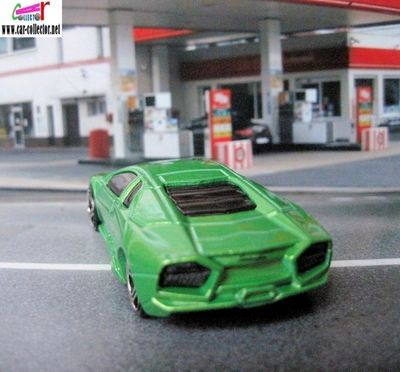 lamborghini-reventon-green-hot-wheels-garage