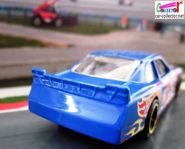 chevrolet-impala-danica-patrick-nascar-2010-hot-wheels