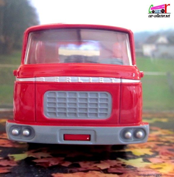 berliet-gak-brasseur-kronenbourg-biere-alsace-tonneaux-casiers-bouteilles-norev-hors-serie