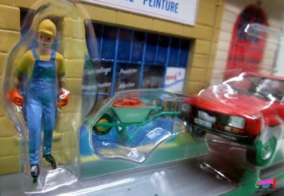 diorama-peugeot-504-dangel-1983-macon-jose-da-silva-maconnerie-peinture-ixo-scale-1-43-vehicules-utilitaires-altaya-collections