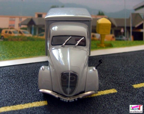 fascicule-19-peugeot-202-fourgonnette-la-poste-ptt-vehicules-postaux-norev-atlas