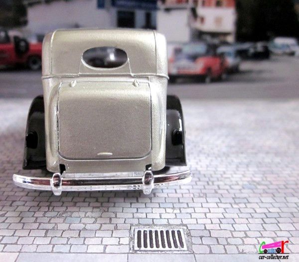 packard-sedan-1937-humphrey-bogart-serie-signatures-solido-echelle-143