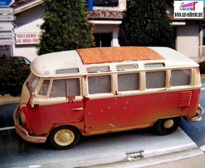 volkswagen-samba-bus-vw-combi-dans-son-jus-serie-old-friends-maisto-scale-125