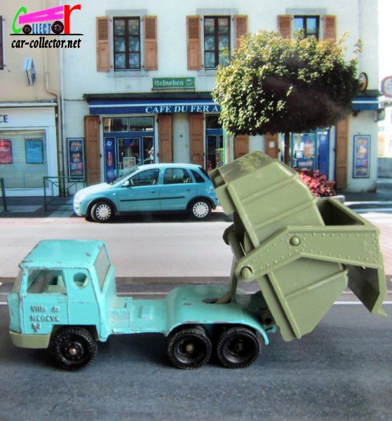 camion-bernard-benne-a-ordures-ville-de-megeve-majorette-rail-route-refuse-truck