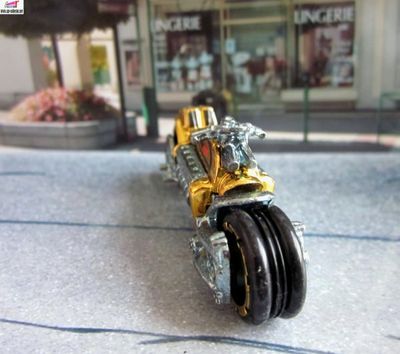 moto-dodge-tomahawk-gold-dcc-2004-hot-wheels