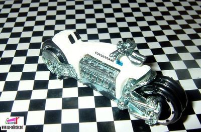 moto-dodge-tomahawk-white-mopar-madness-hot-wheels-2006