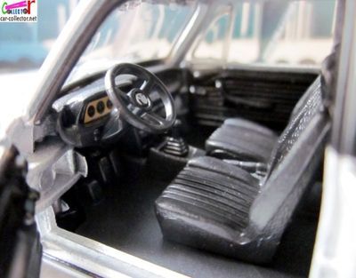 bmw-2002-tII-1972-street-classics-burago-scala-132