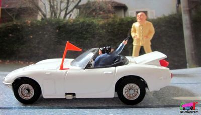 toyota-2000-gt-james-bond-007-film-on-ne-vit-que-deux-fois-corgi-ladder-143